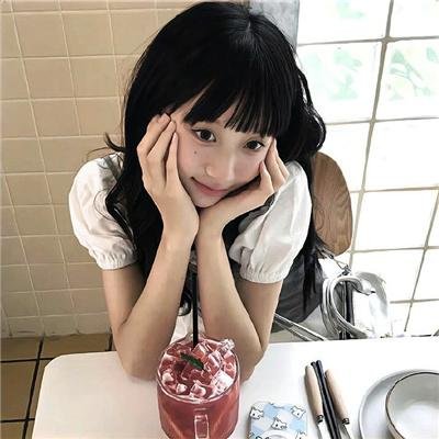 黑衣女孩